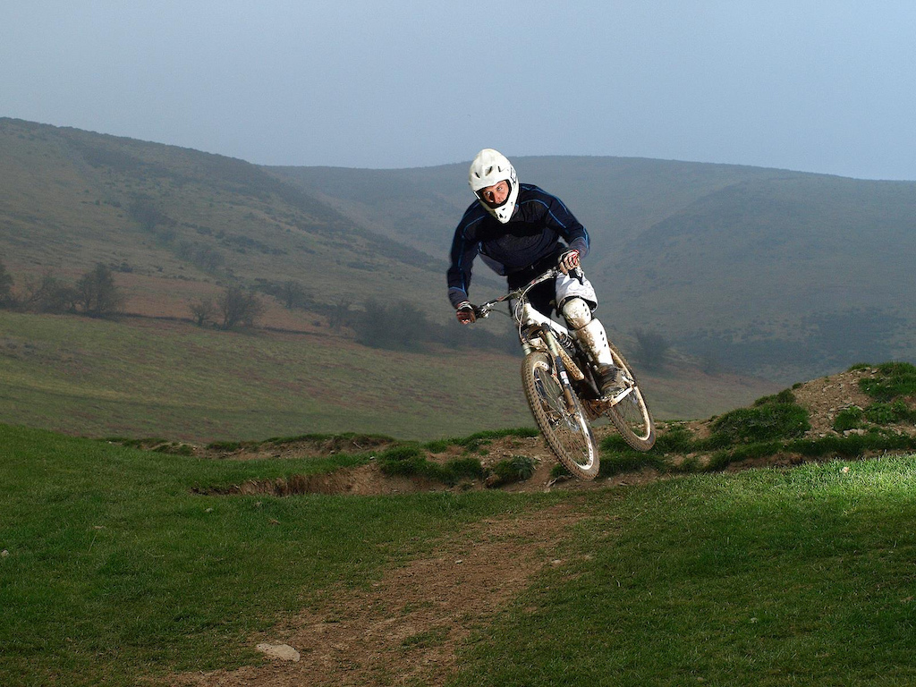 1st real bit of riding since june...   photo credits go to turnip towers what a legend :D