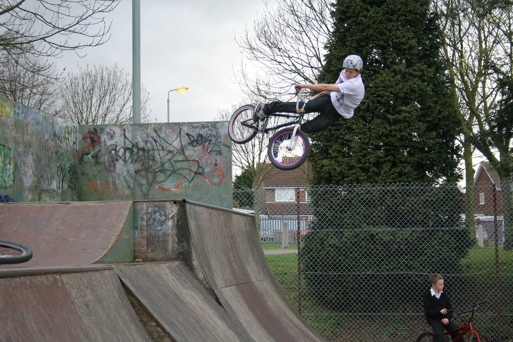 Looback air 7ft quater at gravesend skatepark