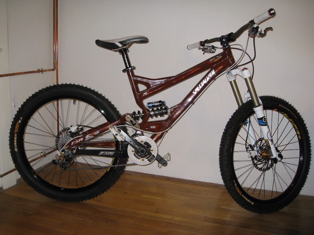 My SX Trail for 2011 has turned into an enduro bike. 16 kg flat.