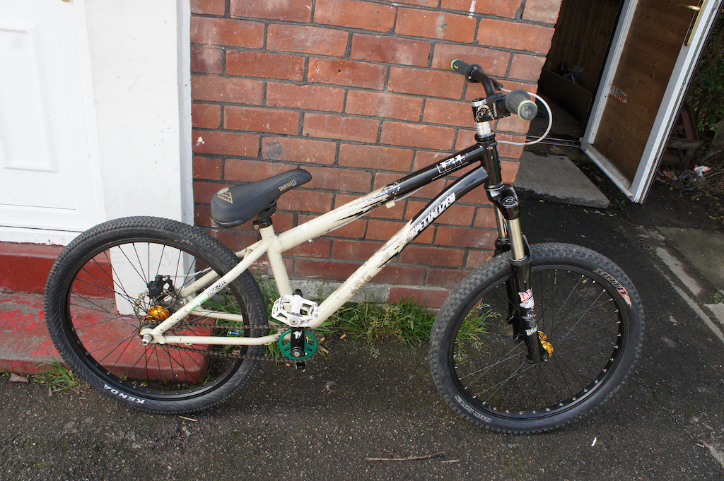 P1 2006 lightweight frame with bomber forks ... most parts dmr and 24Seven...