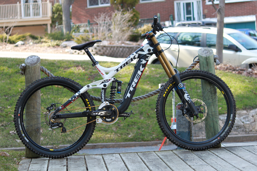 new bike for the season. thanks to Kamikaze bike shop in collingwood for getting it built and lookin nice!!!