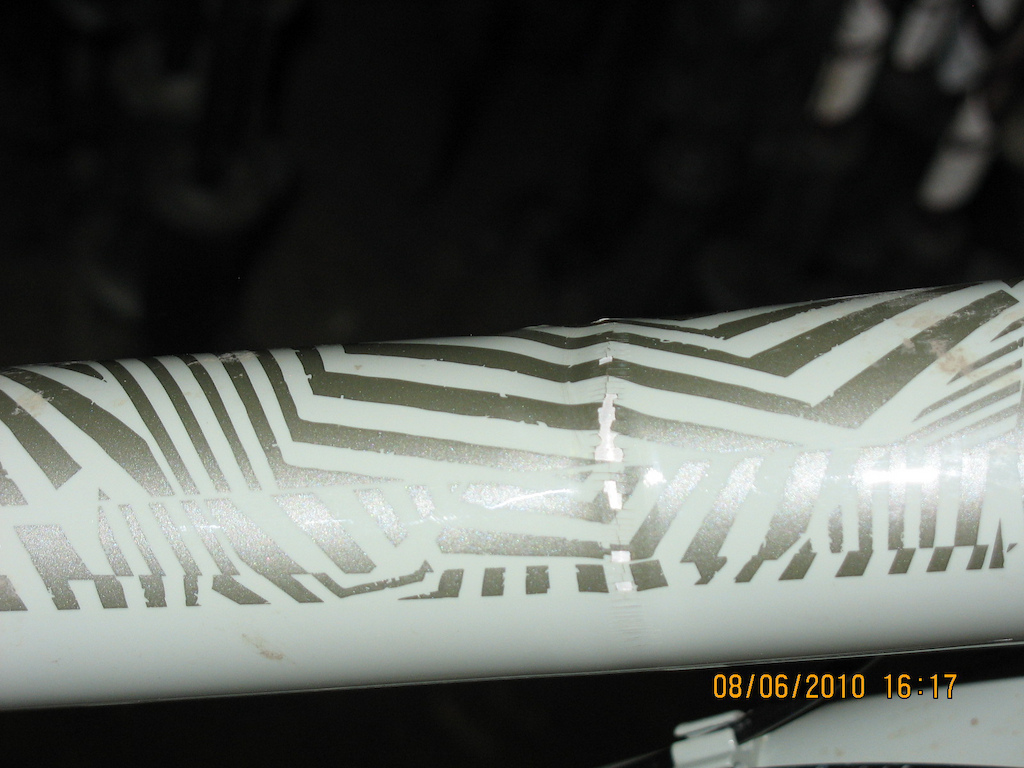 The broken Kona 5-0 frame I broke IT WAS A RENTIAL