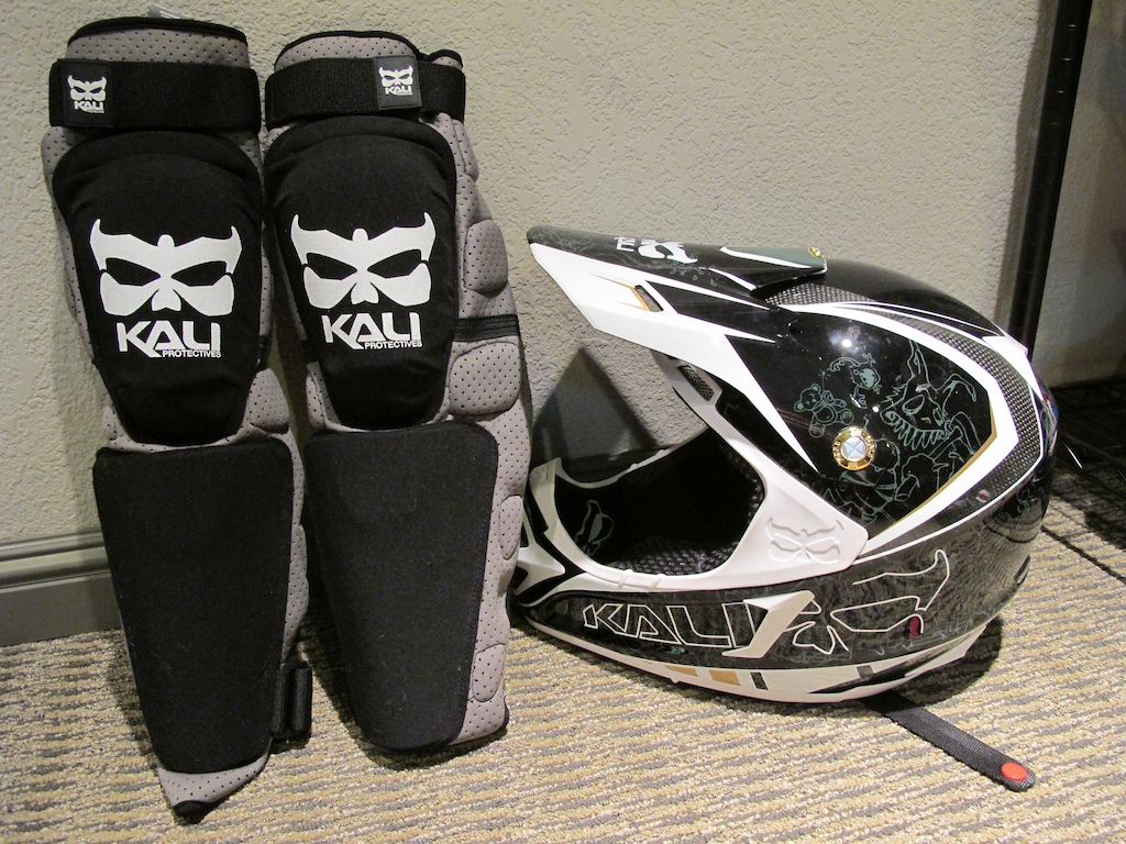A look at the new Kali Aazis Plus 180mm knee/shin pad, with the Prana helmet.