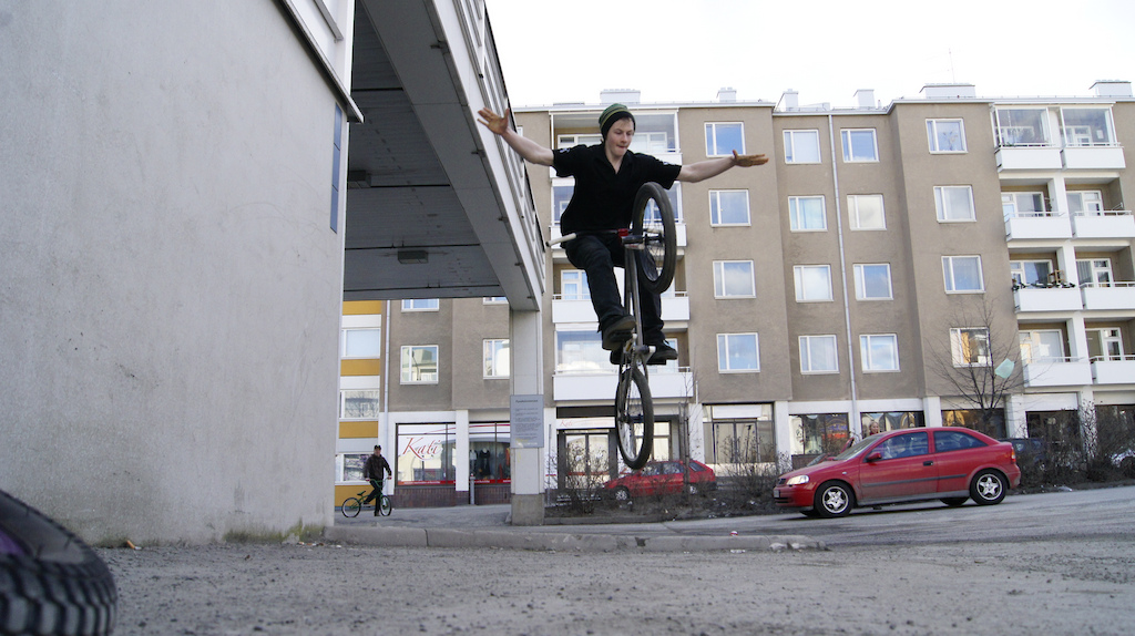no hands!
