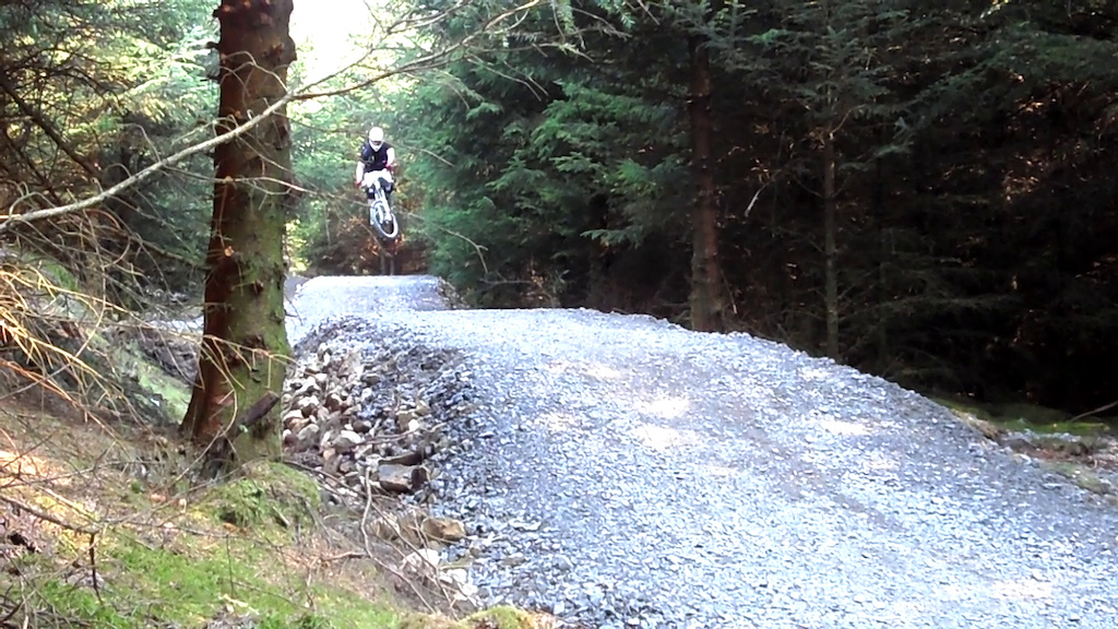 First tabletop on the new freeride trail. Scott Voltage FR 30.