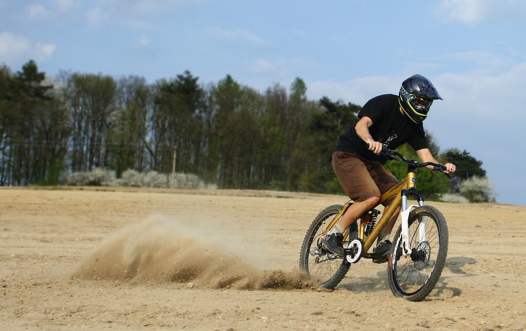A little photo session few days ago. Thanks Morfo for this pic..