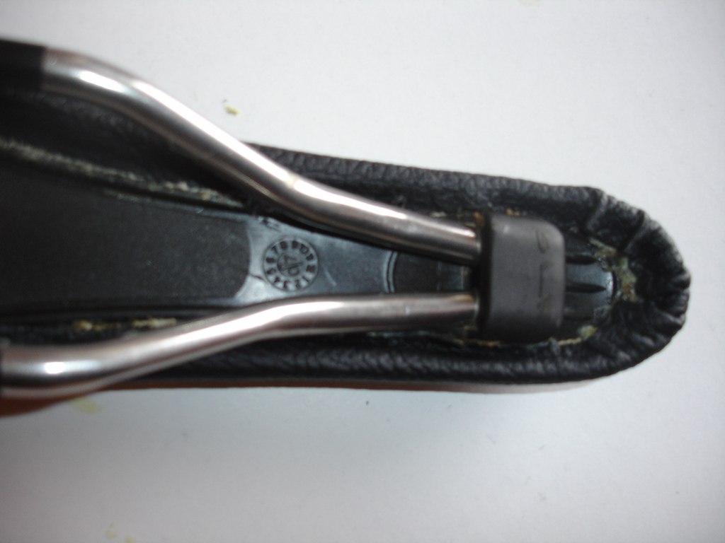 renovação da pele do selim Selle Italia SLR / new cover on Selle Italia SLR sadle