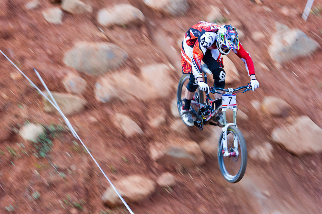 Notice that left hand "shifter" on Peaty's bike? That'd be a dropper post remote.
