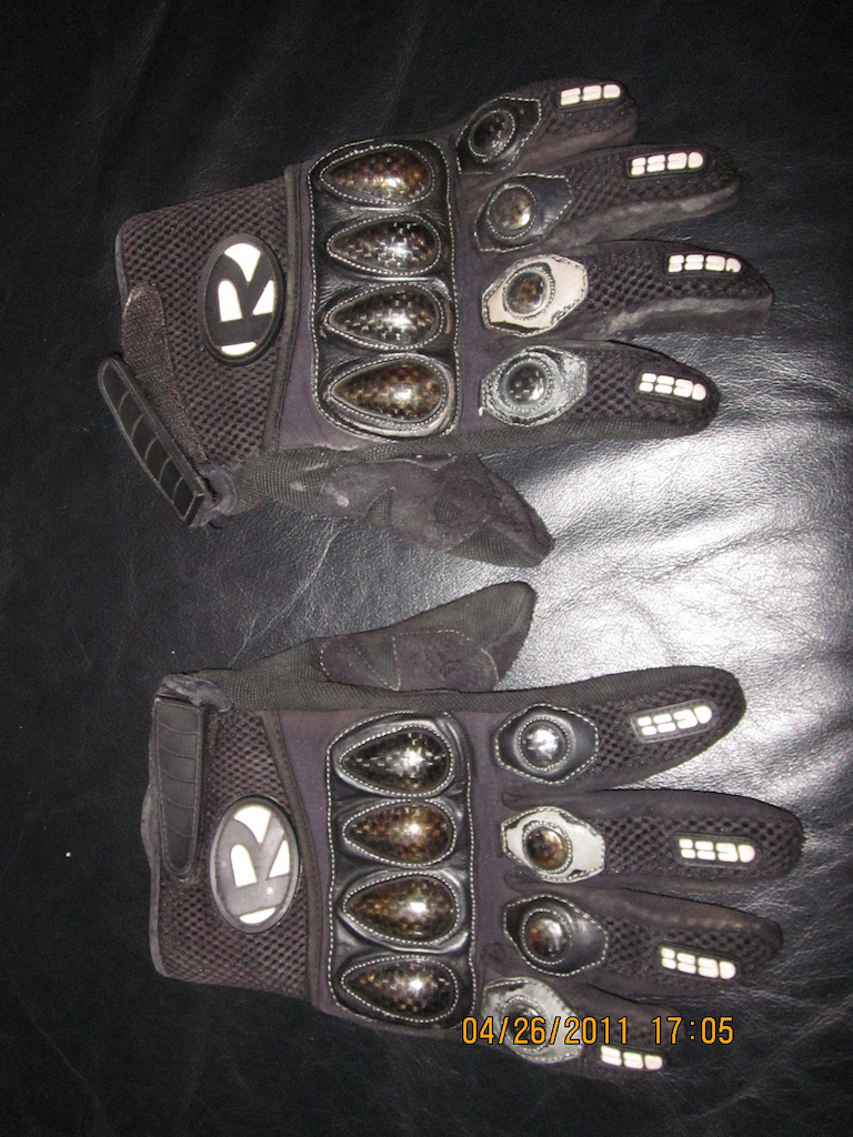 Rock Gardn Gloves w/ Carbon Fiber nuckles