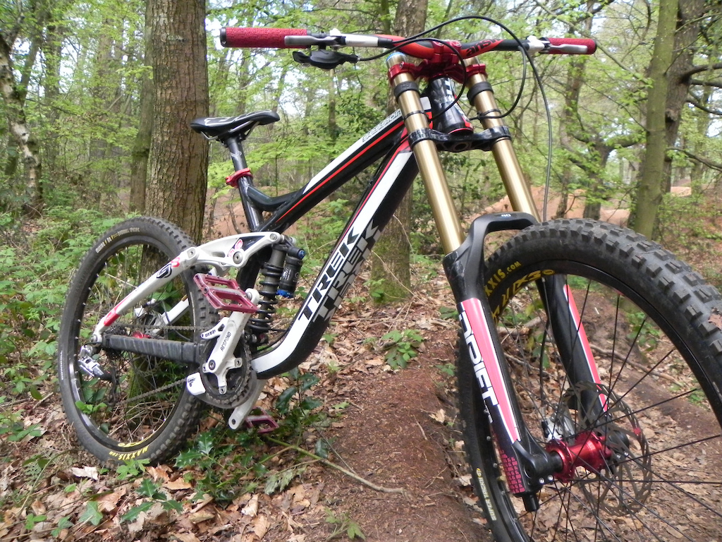 my newly pimped trek fresh foe 2011 races and huckin