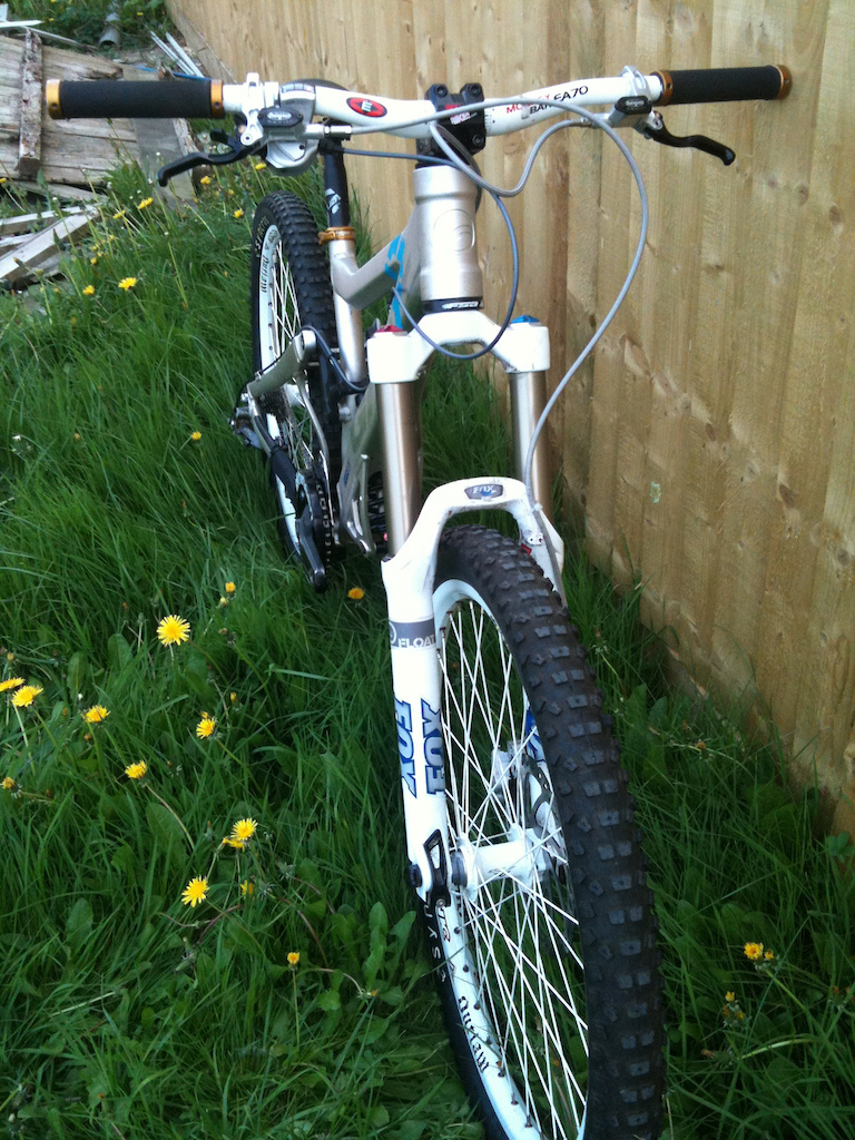 2008 Giant Glory, Brough, stripped, new bearings allround and built with lovely bits.