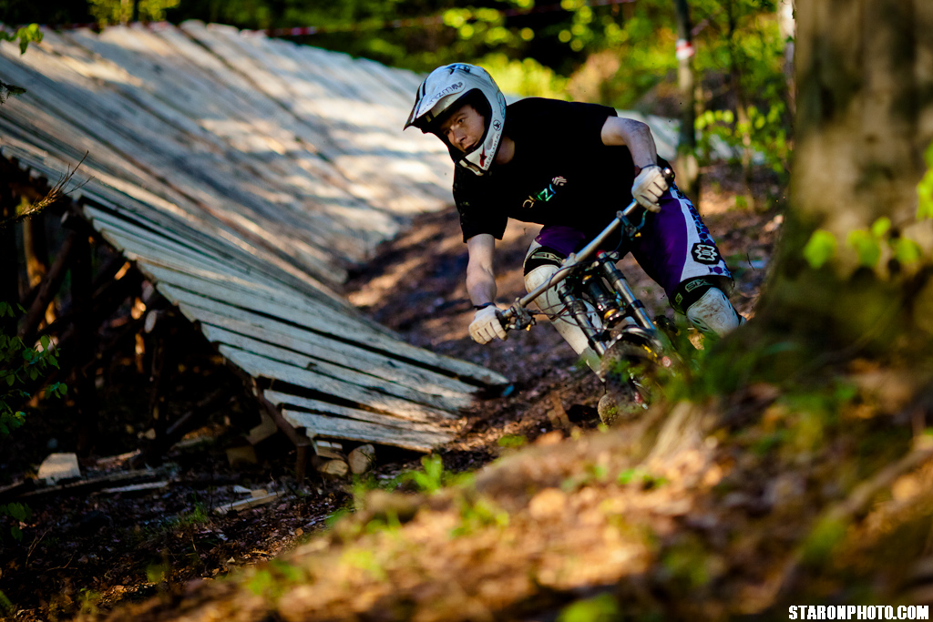 http://www.facebook.com/pages/BikePark-Palenica/207845135915711 
www.arthizm.com