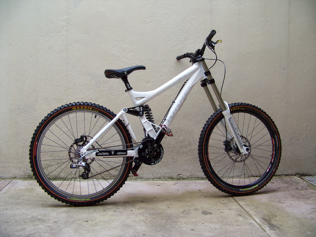 Se vende esta bici muy poco uso; Mayor ifo de componentes y precio al inbox o al correo gamboac2000@yahoo.com