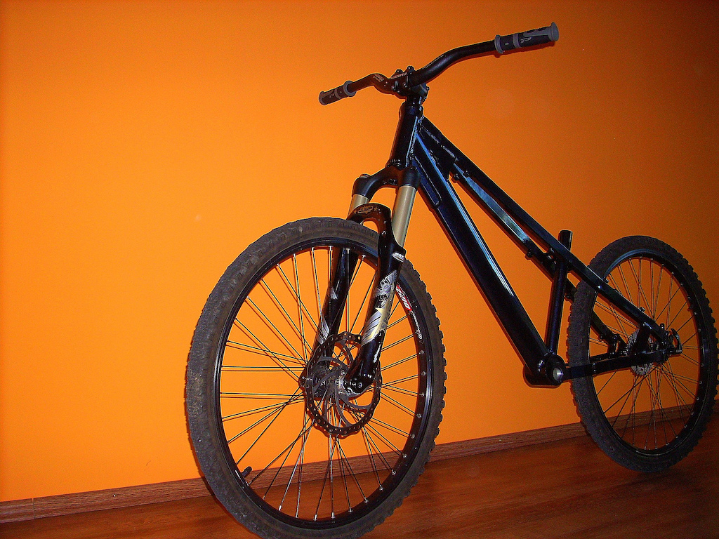 bike na sezon 2k11. jeszcze nie w pełni gotowy ale mało brakuje:D jak na razie waga: 12,2Kg