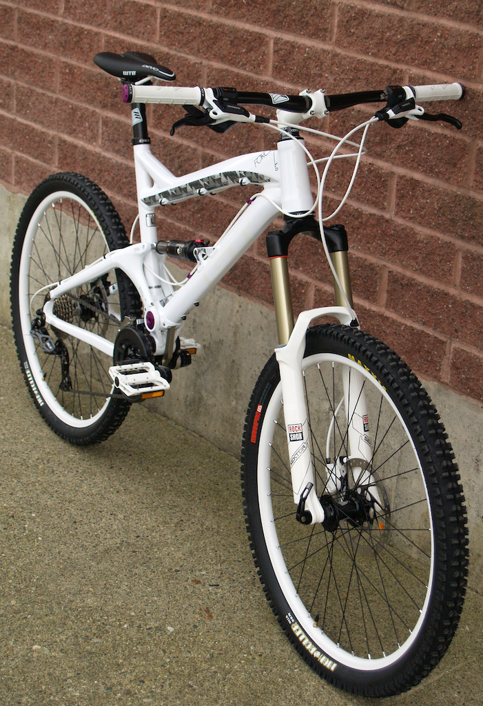 2011 GT Distortion 3.0 at Bicycle Sports Pacific in Langley, British ...