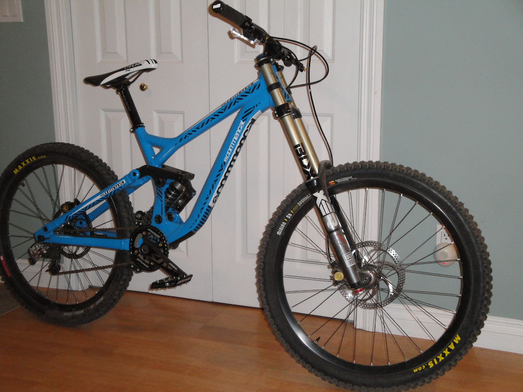 2011 Commencal V3...