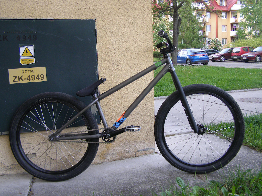 tak jak w poprzednim

http://allegro.pl/ns-capital-08-fundamental-2-street-dirt-park-mtb-i1612594065.html