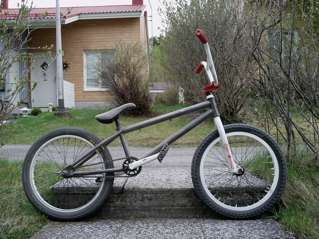 my whip,

Mankind neworld 20.8 tt
primo kamikaze
Odyssey wombolts
odyssey vandero 2 front wheel
colony bloody oath 8" bars
kink seat , federal post
Maxxis grifter in the back and odyssey aitken front tire
odyssey jim c pedals
colony rear wheel
felt stem :)