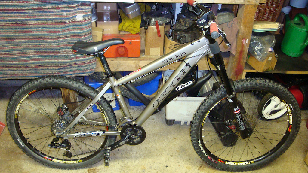 New parts
WTB prowler XT Tires, 2.3/ 2.1
WTB grips,
WTB rocket saddle TI rails,
Sram x7 Derailleur/ x4 shifters
T.H.E. Chainstay protector
T.H.E Shroud
Sram chain