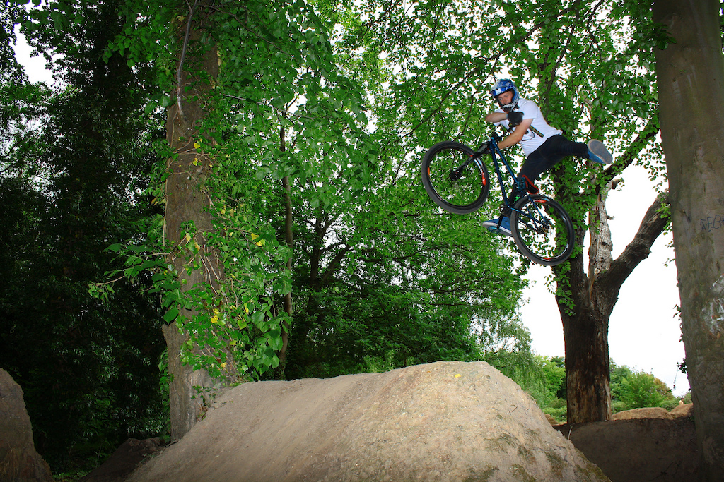 Dirt jumping session. Using a camera with one hand worked out OK. A few shots with a soft focus but deal with it. Sick riding!