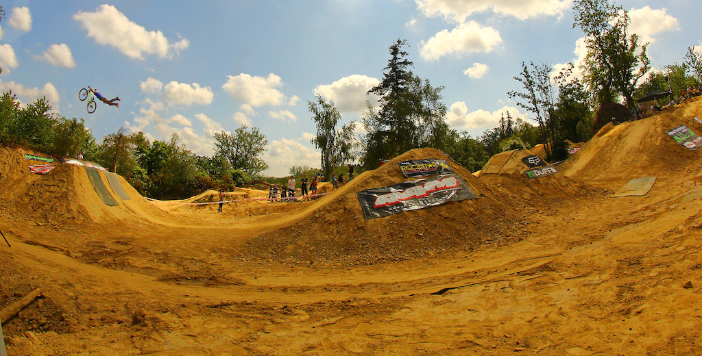 Big superman on the last jump at Dirt Wars.