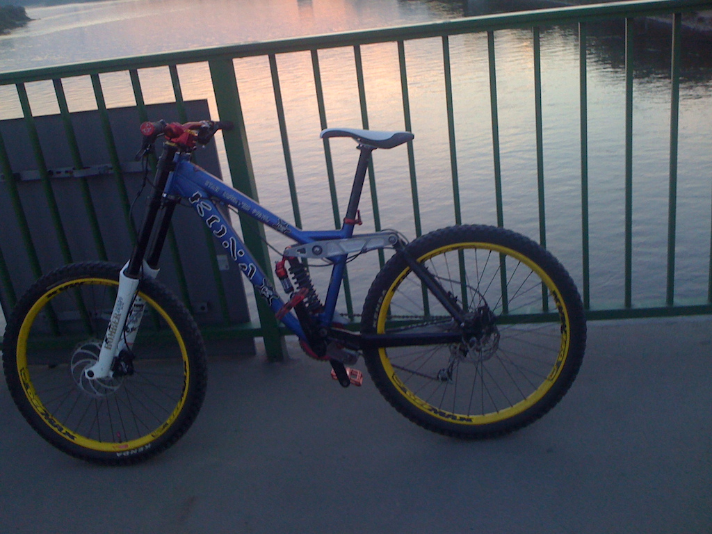 my sexy bike after a longer trip :) next to the Wisla - longest Polish river,also on on the longest rivers in Europe :)


stab garbanzo primo,deemax,saint,sunline v1 limited,dartmoor,888