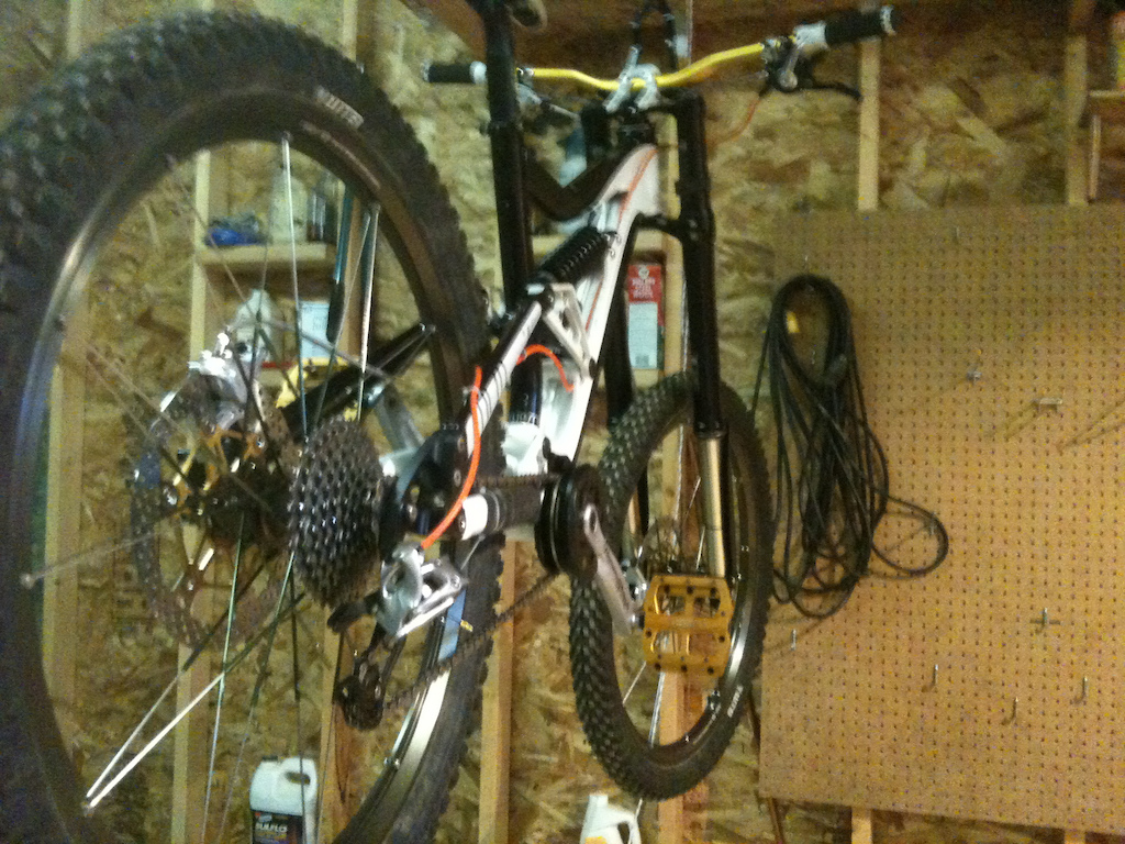 2010 Devinci Wilson, Newly rebuilt and ready to go!
