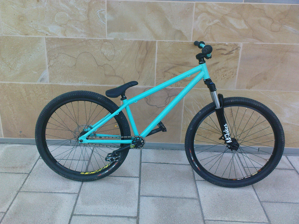 Decided to paint my Ns Frame and Bars, what you think? keep it stickerless or put some stickers on?