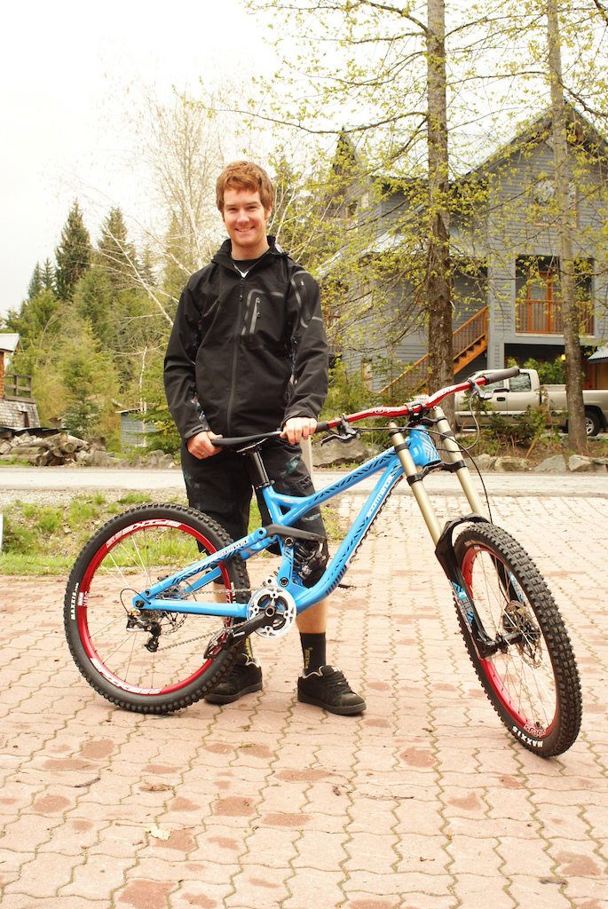 Commencal Supreme DH V3 with Spank Components