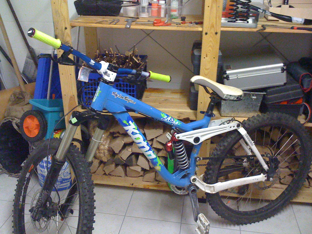 I've got new ODI Troy Lee Designs Grips and ti-spring on my bike¨!