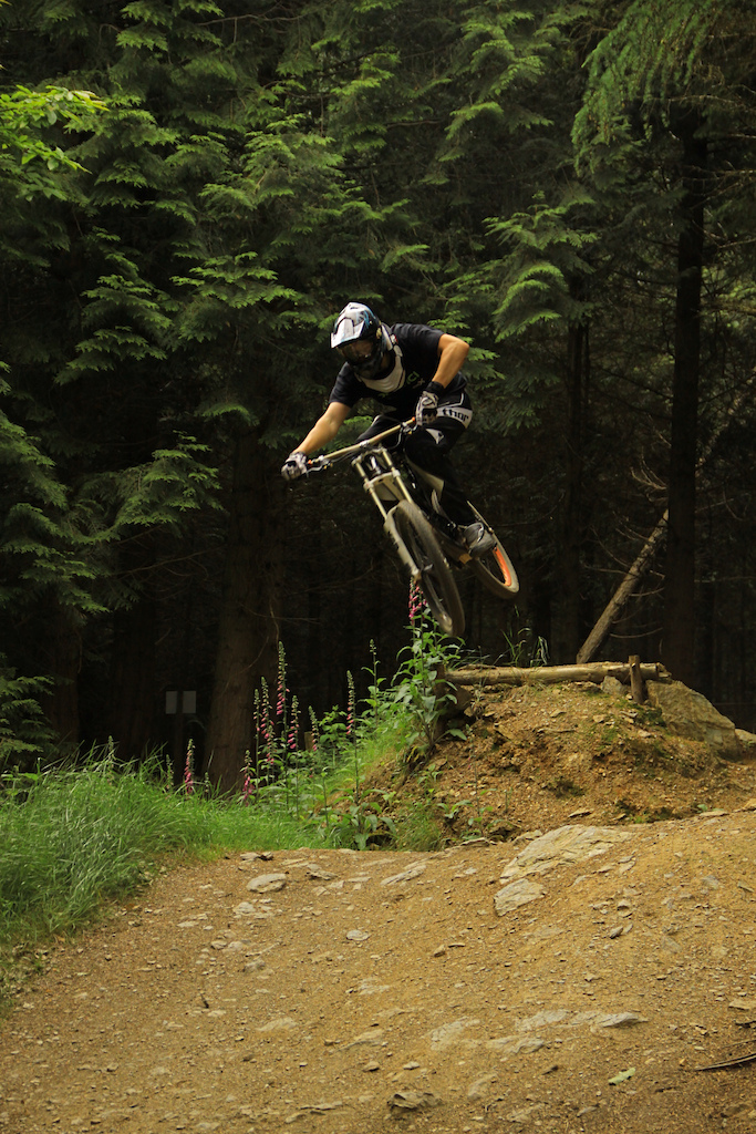 Bank holiday weekend training down around Tavistock in Devon with Josh Ash riding for Devinci and Haven Distribution.