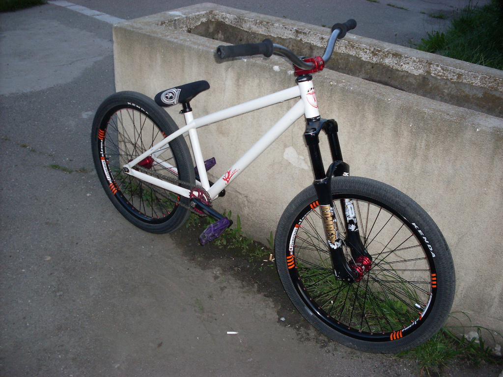 new wheels: front kenda kiniption tire, dartmoor red nipples, atomlab GI spokes, NS roller simple 20 red hub and fire eye excelerant 24 rim; Rear wheel: kenda kiniption tire, dartmoor red nipples, atomlab GI spokes, octane one ss pro red hub and fire eye excelerant 24 rim