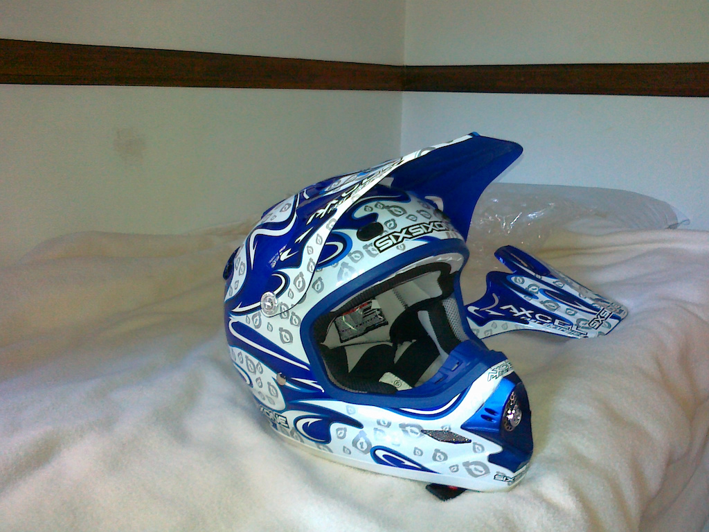 My new SIXSIXONE Flight Warp Moto X/ Downhill helmet, (more Moto X than Downhill But anyways) gonna use for BMX