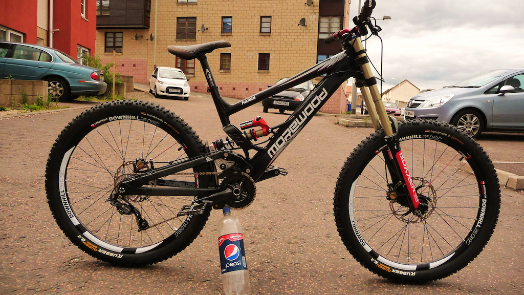 New kalula. Just waiting on the 2012 bos forks so stuck on the boxxers in the mean time. Absolute beauty!