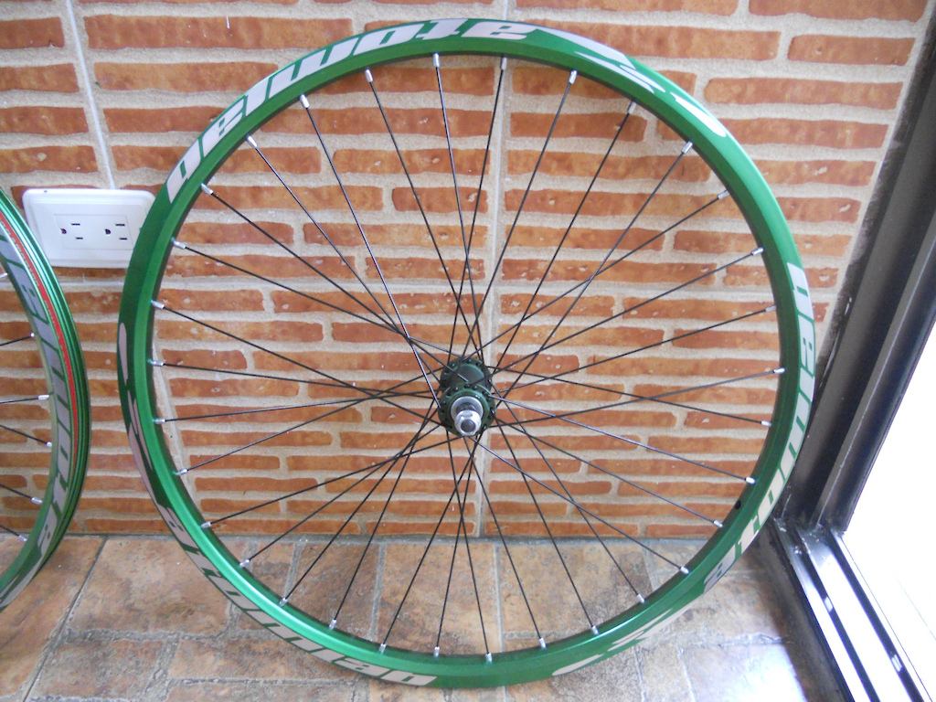 Se venden hojas atomlab pimp verde anodizado como nuevas, para información llamar al 3175861697