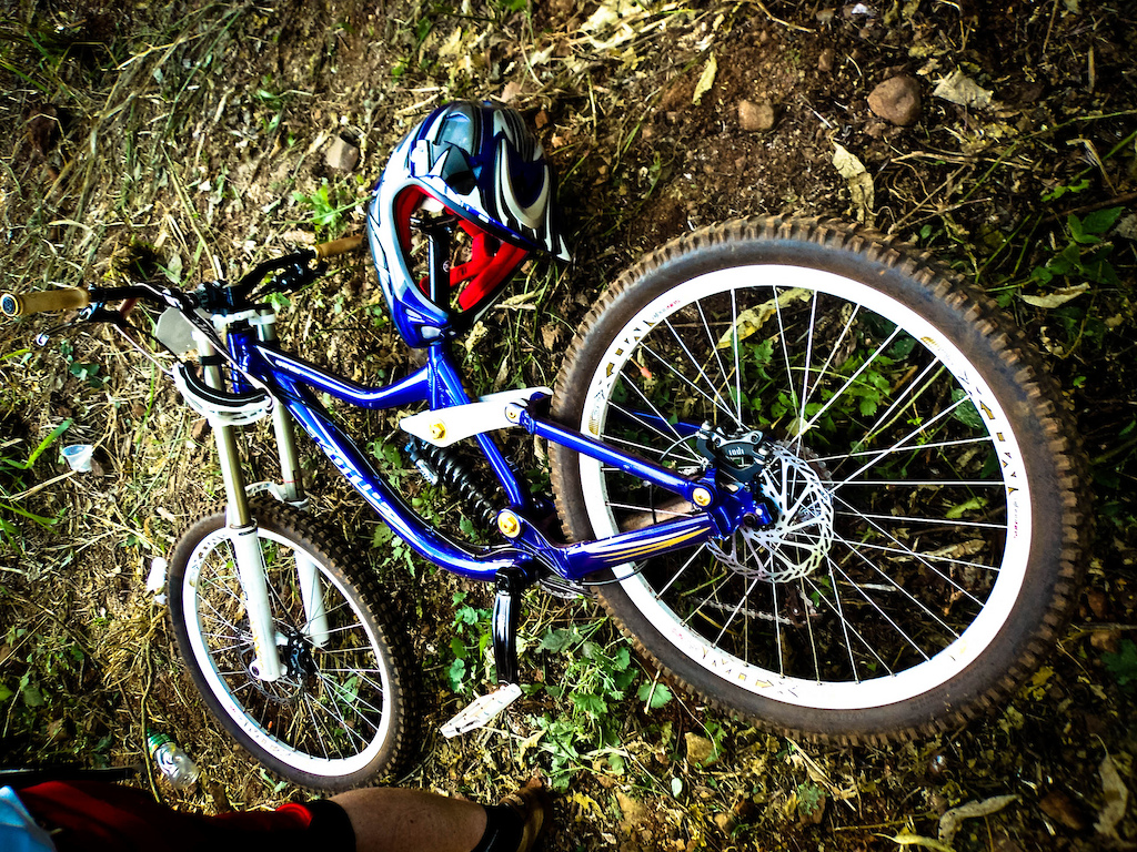 Riding the 2011 Kona Operator DH