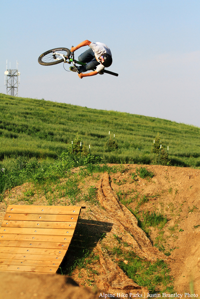 Opening day at Valmont Bike Park! R-Dogg was keeping the crowd entertained with all sorts of triclks, but there is something about R-Doggs 3's that just make you stop and think, WOW!