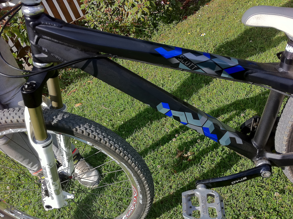 new 2012 Scott Voltage !
Sram XO Truvativ Parts
Argyle RCT
A Class Rims
Schwalbe TAble Top Tire
