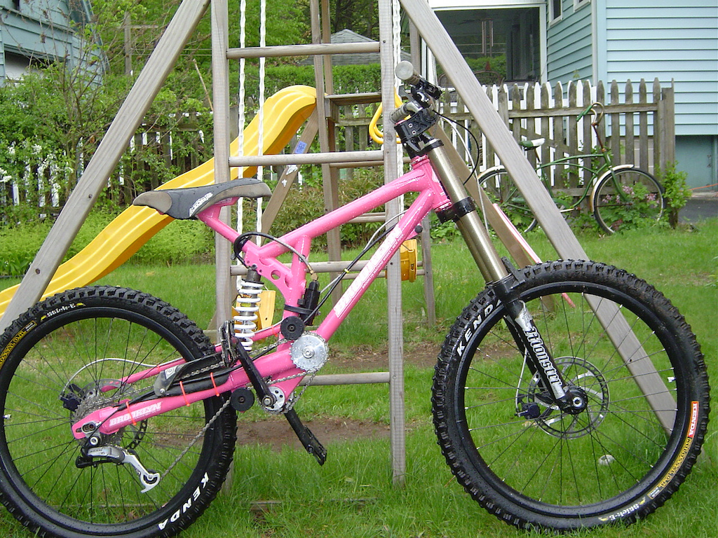 Pinky TMX....... you know you have to go big when you ride a big pink rig !