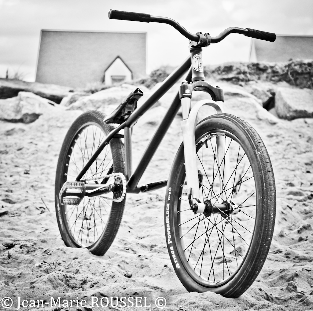 Ns bikes CAPITAL
24inch wheels
Rock Shox Pike 454 dual air lowered to 70
mutant bikes stem and bar
fondation/twenty/dartmoor