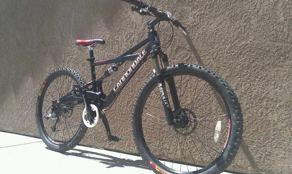 Cannondale Prophet 4, Manitou Minute forks, Manitou Radium R shock, Transition TBC Chainguide. Fuel Bashguard, Shimano 32T Chainring on XT Cranks. Crank Brothers Mullet Pedals, Shram X-5 Rear Derailleur, 9 Speed Cog, WTB SpeedDisc Rims laced with shamano hubs, WTB 2.14 MotoRaptor tires.
