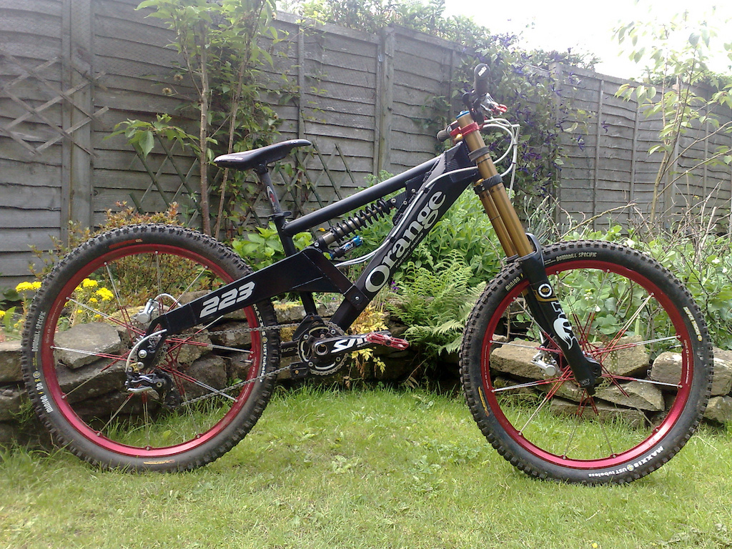 My Orange 223 after I painted it and put new decals on :) finally completed with 2012 Fox 40 FiT RC2 and Crankbrother Opium DH Wheels :)