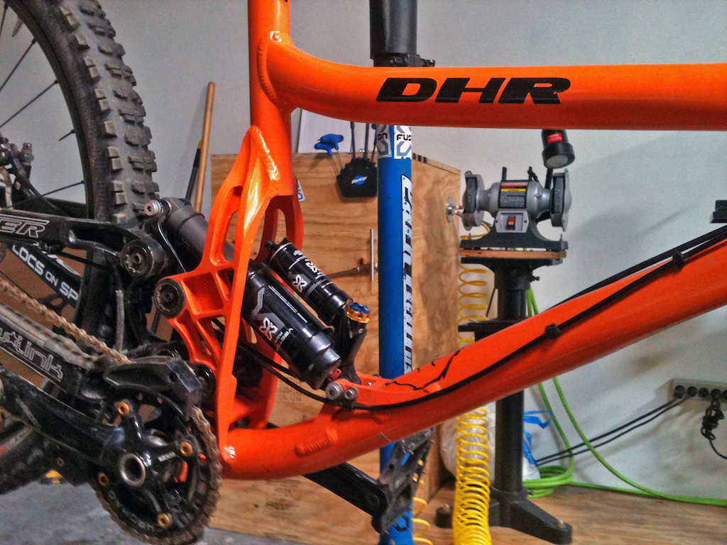 Better picture of the dankness that is the Vector Air HLR. X-Fusion comin in hot with damn solid competition to the Vivid Air! DHR was 34.xlbs as pictured... rode batshit insane