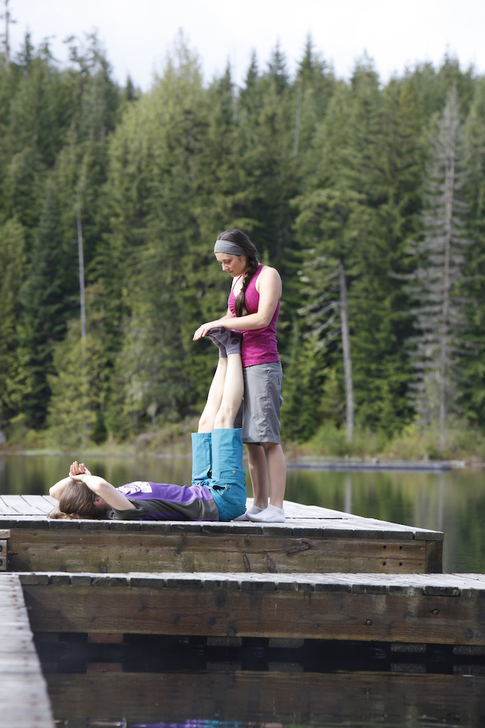 This photo belongs to the blog:
The Princess Tomboy Diaries. Episode 2: Dock Stretching