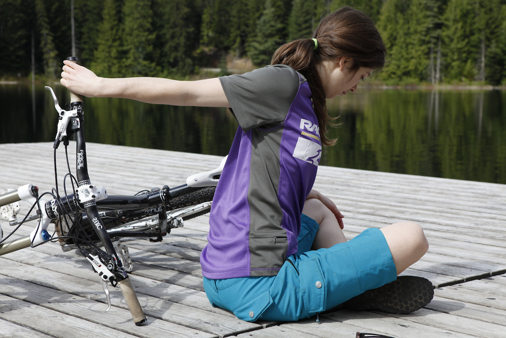 This photo belongs to the blog:
The Princess Tomboy Diaries. Episode 2: Dock Stretching