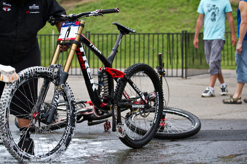 Aaron Gwin's bike, a carbon Trek Session