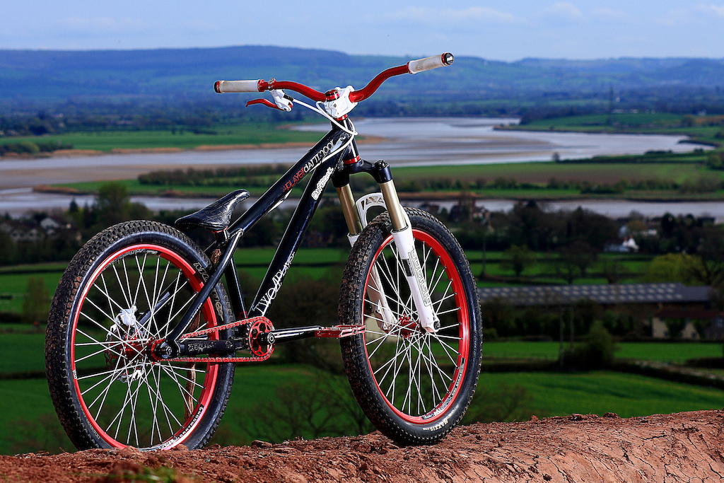 Black-red Dartmoor Two4Player from Dominic Smith - http://lilsmithyd.pinkbike.com/. Photo by Chris Ratford.