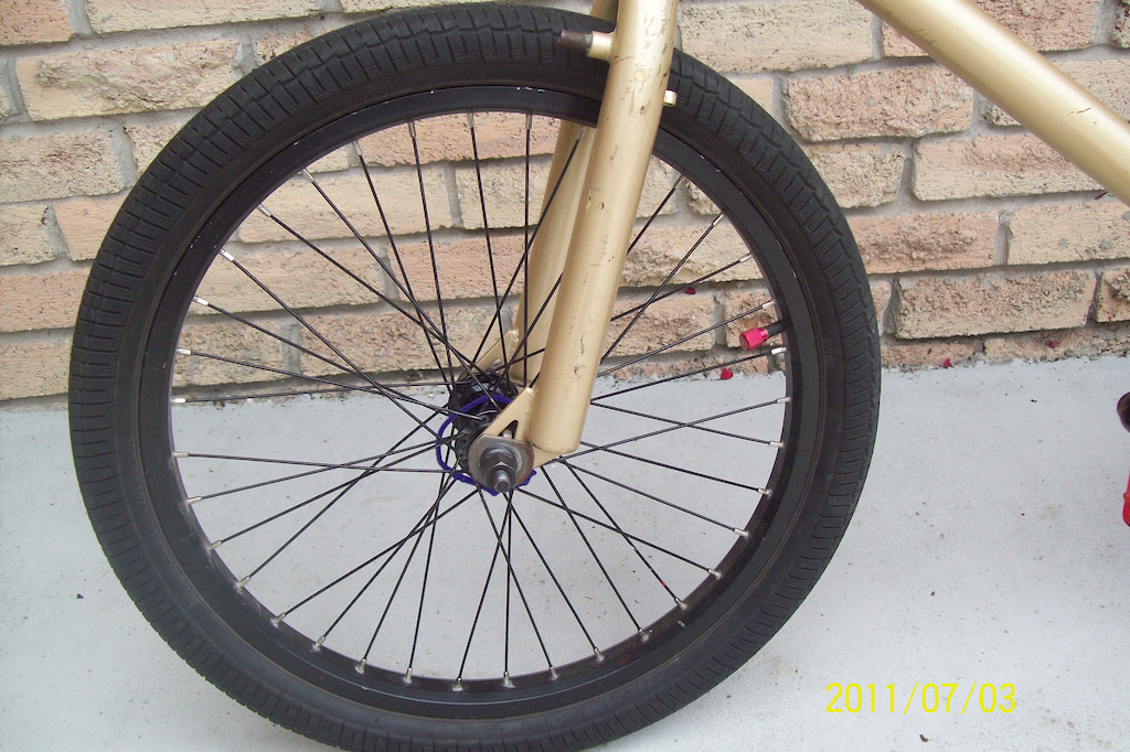 haro ms4 tire on a shadow m3 rim laced to a shadow rapto front hub and ius triple walled