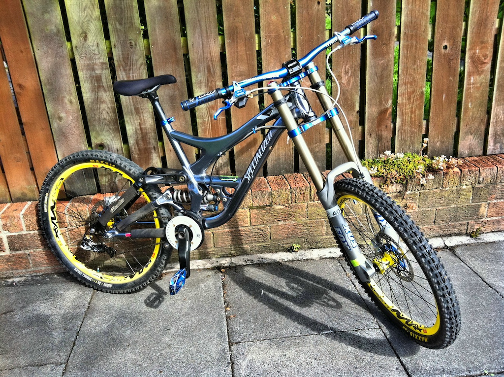my demo 8 :) fox 40s - Ti coil and risse racing crowns, moto v2s w/ vented rotors, deemax wheels, saint cranks, mech and shifter, e thirteen supercharger, dhx5 with renton Ti spring. love it :D