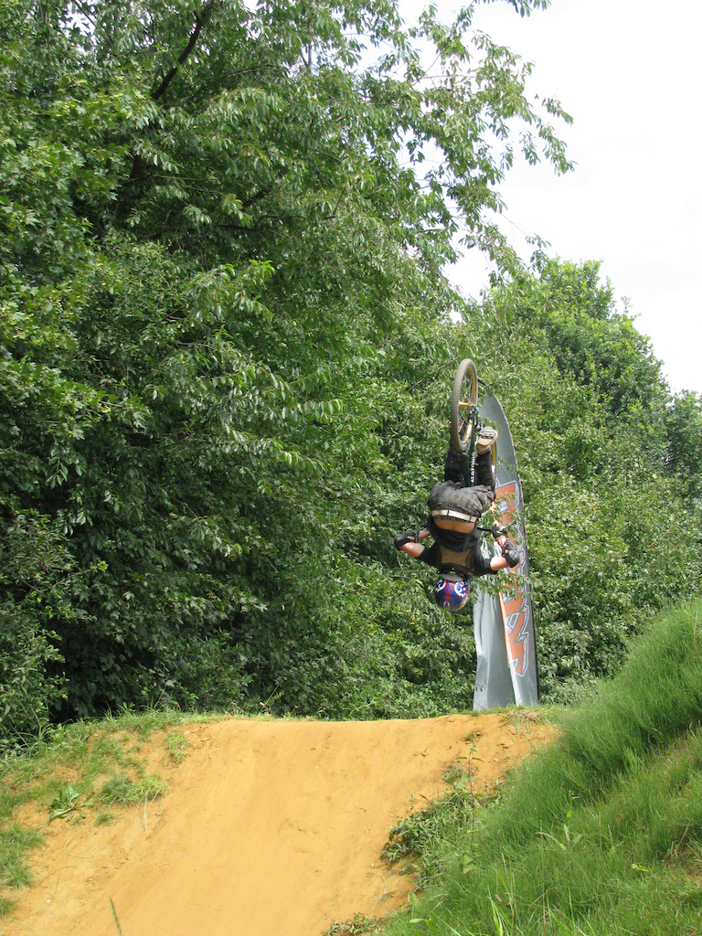 Jearly event where bikers compeet for the Titel "Kona Freerider of the year".
To check out the SFA Bikepark look at http://www.freerideachterhoek.nl